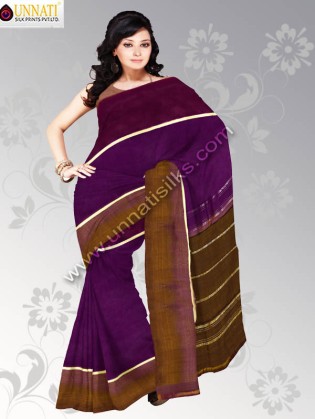 Magnificent happy hyacinth purple color pure silk uppada sari with matching blouse has got all over small zari border along 2 sides border in golden and purple color and golden color plain pallu is apt for party events and wedding celebrations