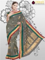 Superb wedding grey handloom uppada sico saree with matching blouse. This sari has got all over floral zari booti along with green and maroon ethnic weaving zari border on either side. And it has zari weaving designer pallu. It is apt for wedding and party wear.